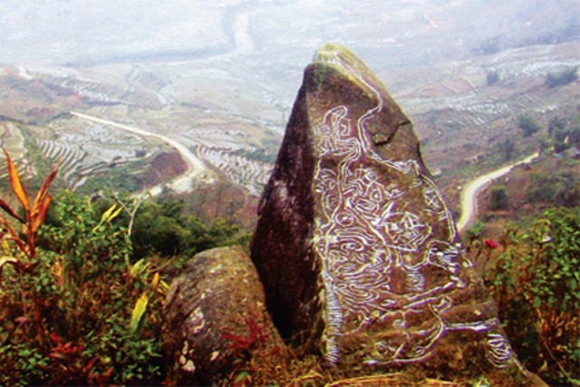 Bãi đá cổ Sapa nằm ở thung lũng Mường Hoa là địa điểm tham quan được nhiều du khách tìm đến