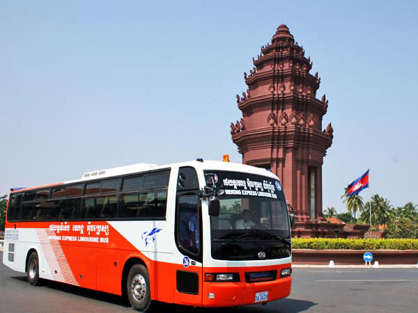 Có xe bus để bạn di chuyển từ Việt Nam đến Campuchia