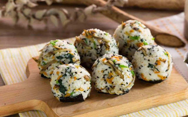 Cơm nấm - Món ăn được yêu thích khi đi du lịch