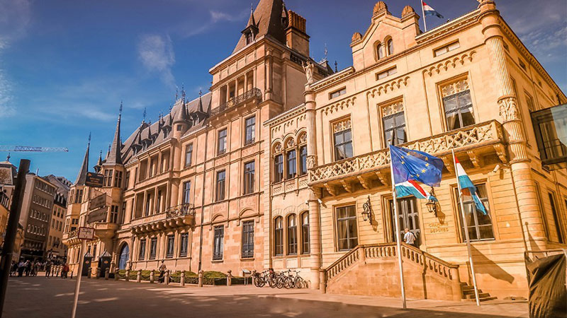 Cung điện Grand Ducal tọa lạc tại thị trấn cổ của thành phố Luxembourg