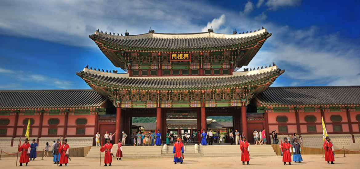 Du lịch Hàn Quốc thăm quan cung điện cổ kính