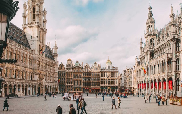 Đi du lịch Bỉ, ghé thăm quảng trường Grand Place nổi tiếng hàng đầu