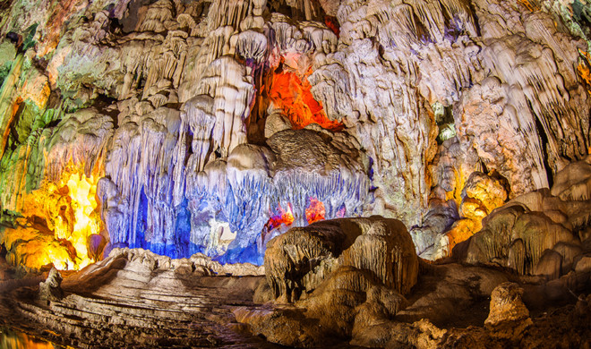 Vẻ đẹp hang Đầu Gỗ thu hút du khách đến du lịch Hạ Long
