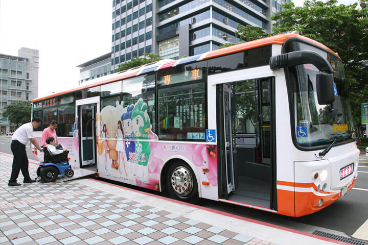 Xe buýt là phương tiện di chuyển ở Đài Loan vào mùa Đông