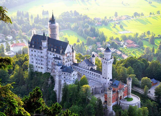 Du lịch Đức ghé thăm lâu đài Neuschwanstein