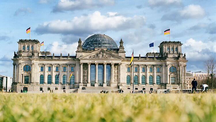 Du lịch Đức ghé thăm Reichstag