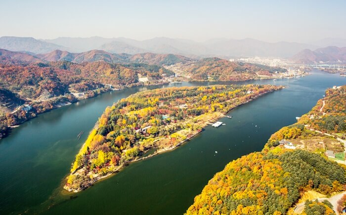 Đây chắc chắn là địa điểm hấp dẫn đầu tiên bạn không thể bỏ qua khi đi du lịch Hàn Quốc