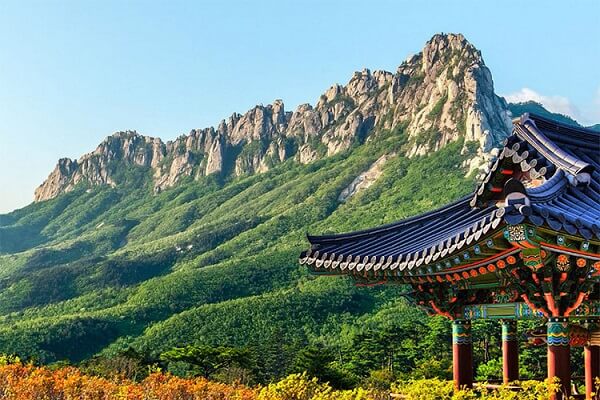 Du lịch Hàn Quốc khám phá vẻ đẹp núi Naksan