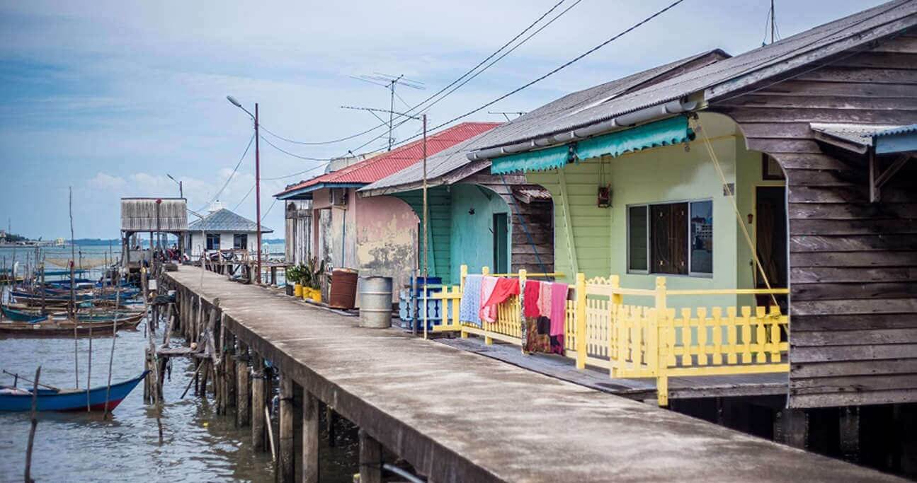 du lịch indonesia - Ngôi làng truyền thống tại Tanjung Pinang