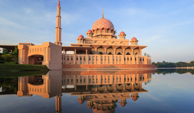 Du lịch Malaysia khám phá nhà thờ Putra
