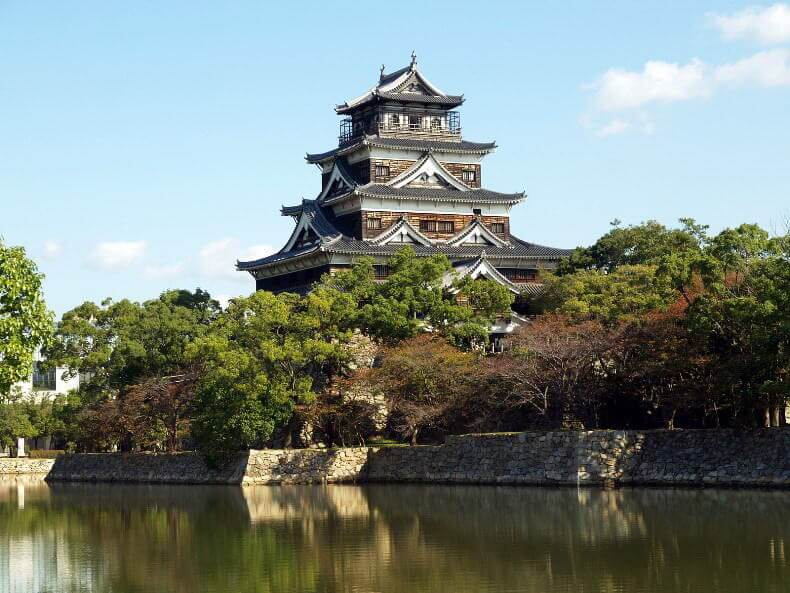 Du lịch Nhật Bản ghé thăm lâu đài Hiroshima