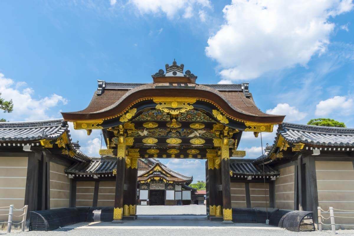 Du lịch Nhật Bản ghé thăm lâu đài Nijo