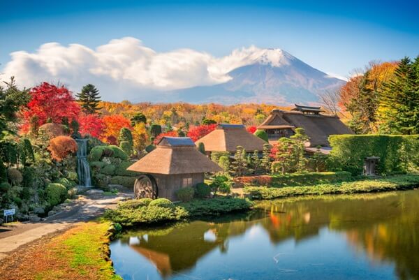Ngôi làng cổ yên bình Oshino Hakkai Nhật Bản