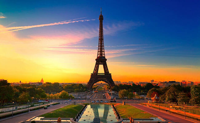Du lịch Pháp ghé thăm tháp Eiffel