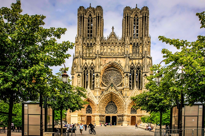 Ngắm trọn nhà thờ Đức Bà Reims đẹp nhất nước Pháp