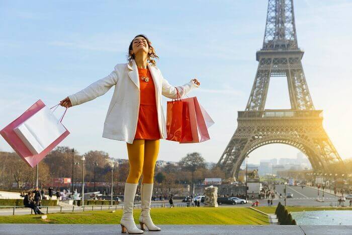 Du lịch Pháp tham quan biểu tượng nổi tiếng tháp Eiffel