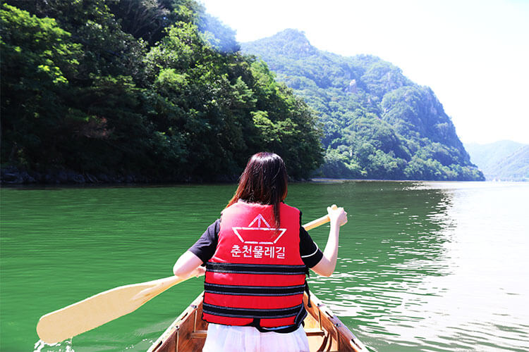 Chuncheon Mulle-gil là hành trình chèo thuyền dành cho khách du lịch Hàn Quốc