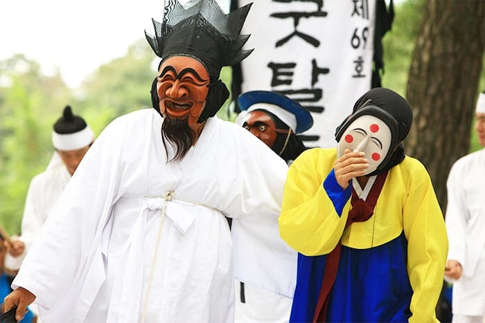 Du lịch Hàn Quốc vào mùa Xuân du khách được tham gia nhiều lễ hội đặc sắc