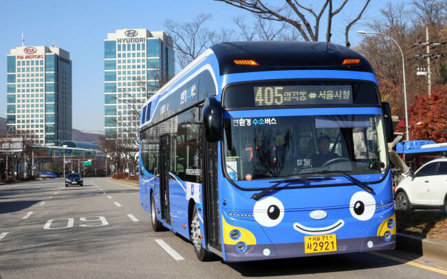 Khách du lịch Hàn Quốc thường sử dụng xe buýt để tiết kiêm chi phí