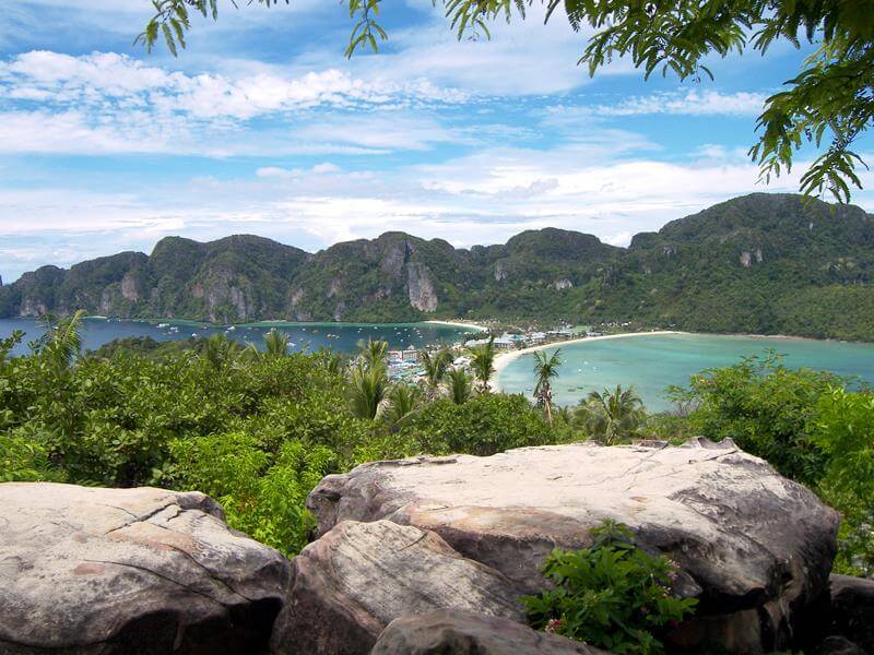Phi Phi Don Điểm du lịch Thái Lan nổi tiếng cho những du khách mê biển