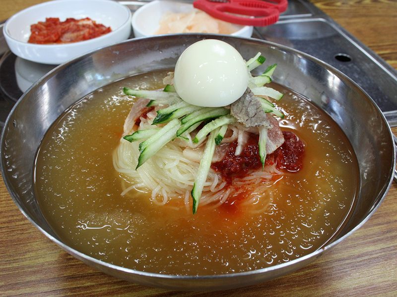Du lịch Hàn Quốc - Món ăn Hàn Quốc - Mì lạnh