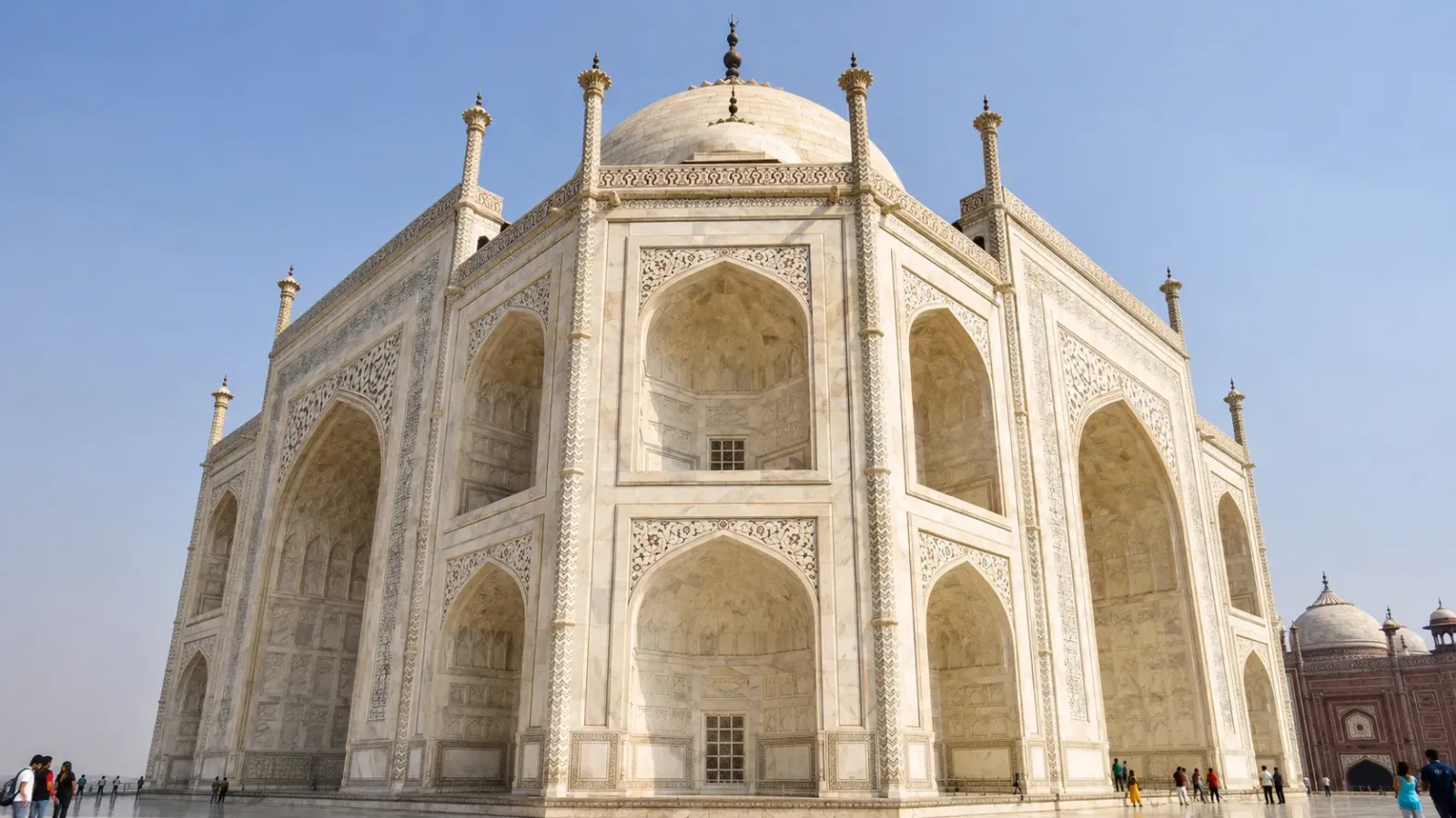 Lăng Taj Mahal bằng đá cẩm thạch trắng tại Agra