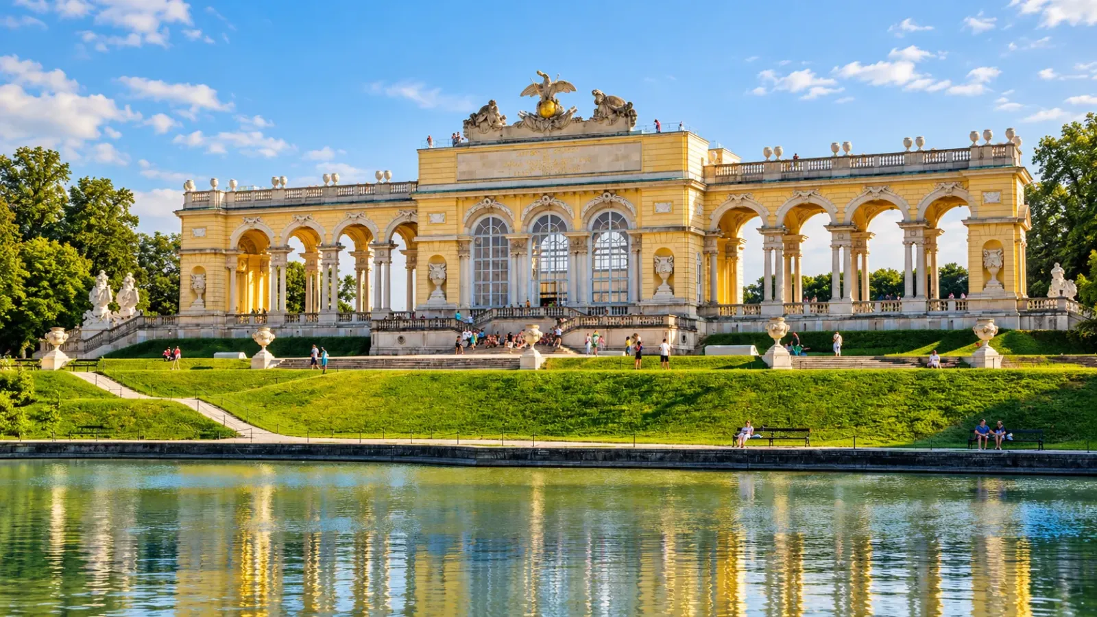 Cung điện Schönbrunn và khu vườn tại Vienna nước Áo