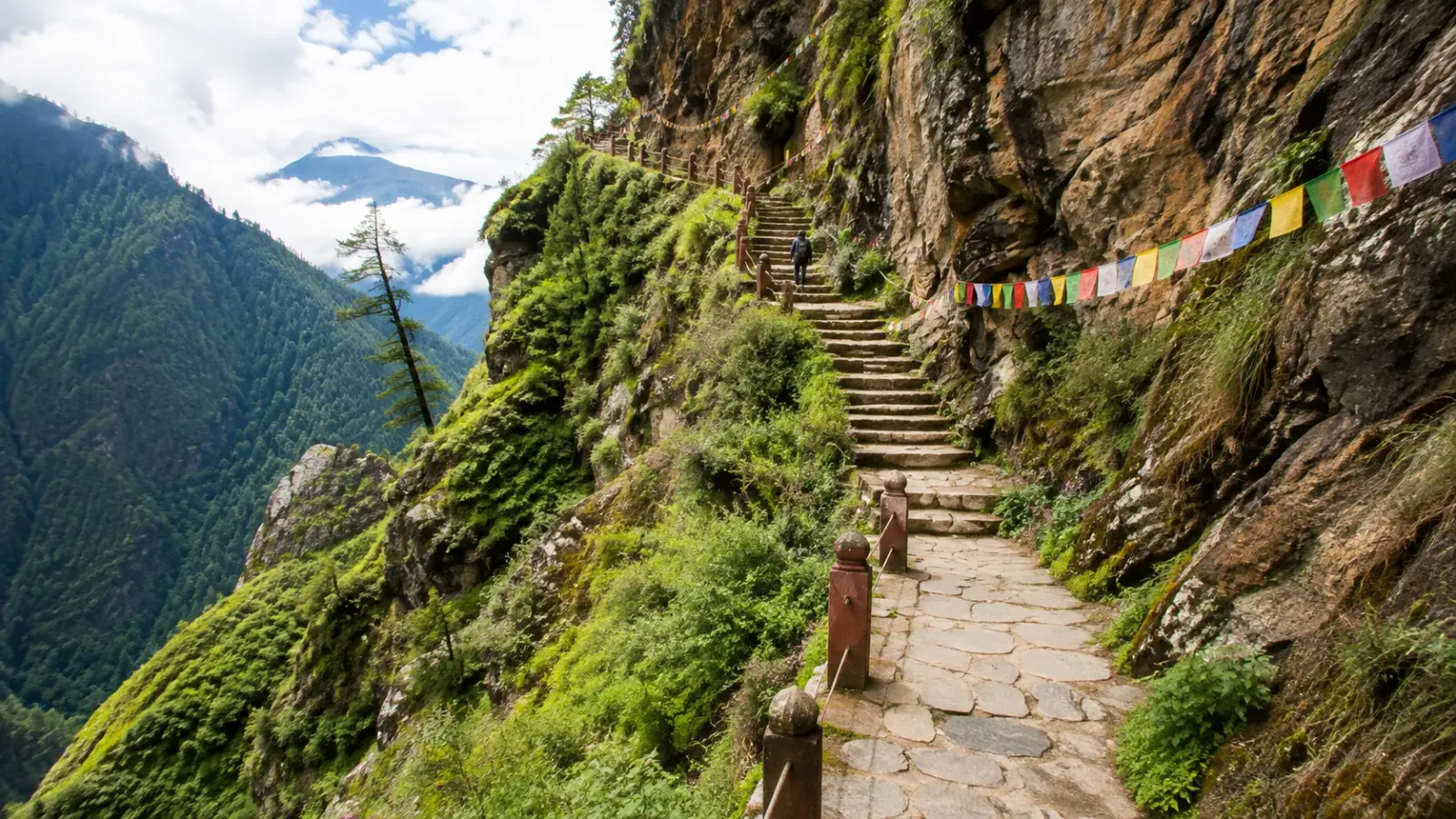 Đường trekking lên tu viện Tiger's Nest tại Paro Bhutan