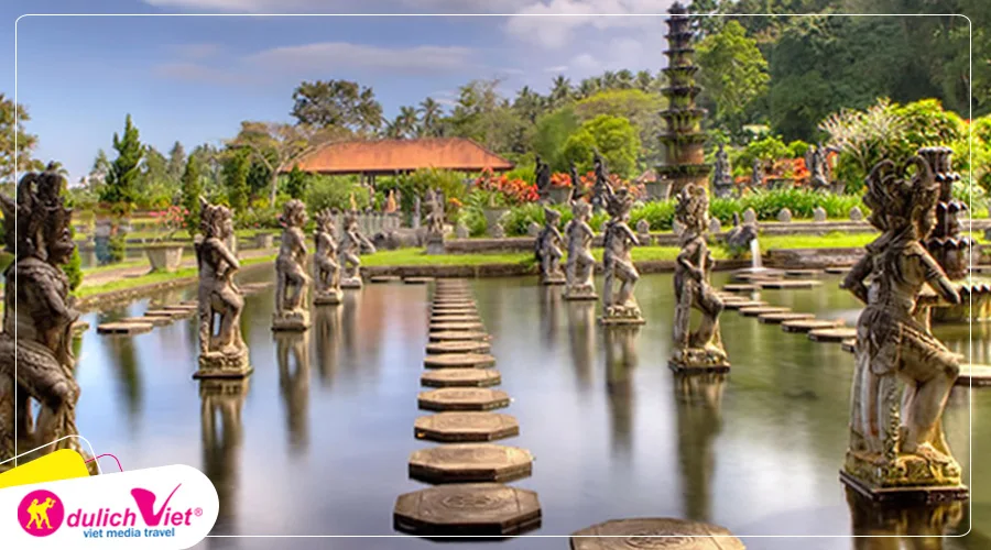 Cung điện nước Tirta Gangga 