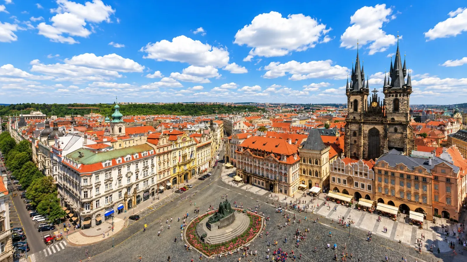 Toàn cảnh thành phố Praha cổ kính trong hành trình du lịch Séc