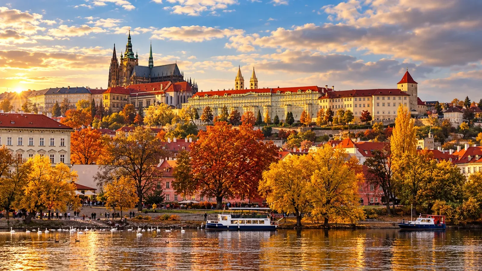 Hàng cây chuyển màu vàng đỏ tại Prague vào mùa thu