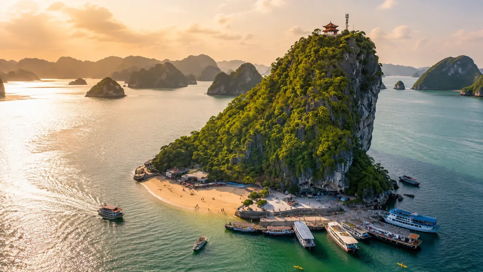 Các điểm tham quan trên vịnh và trên bở tại Hạ Long