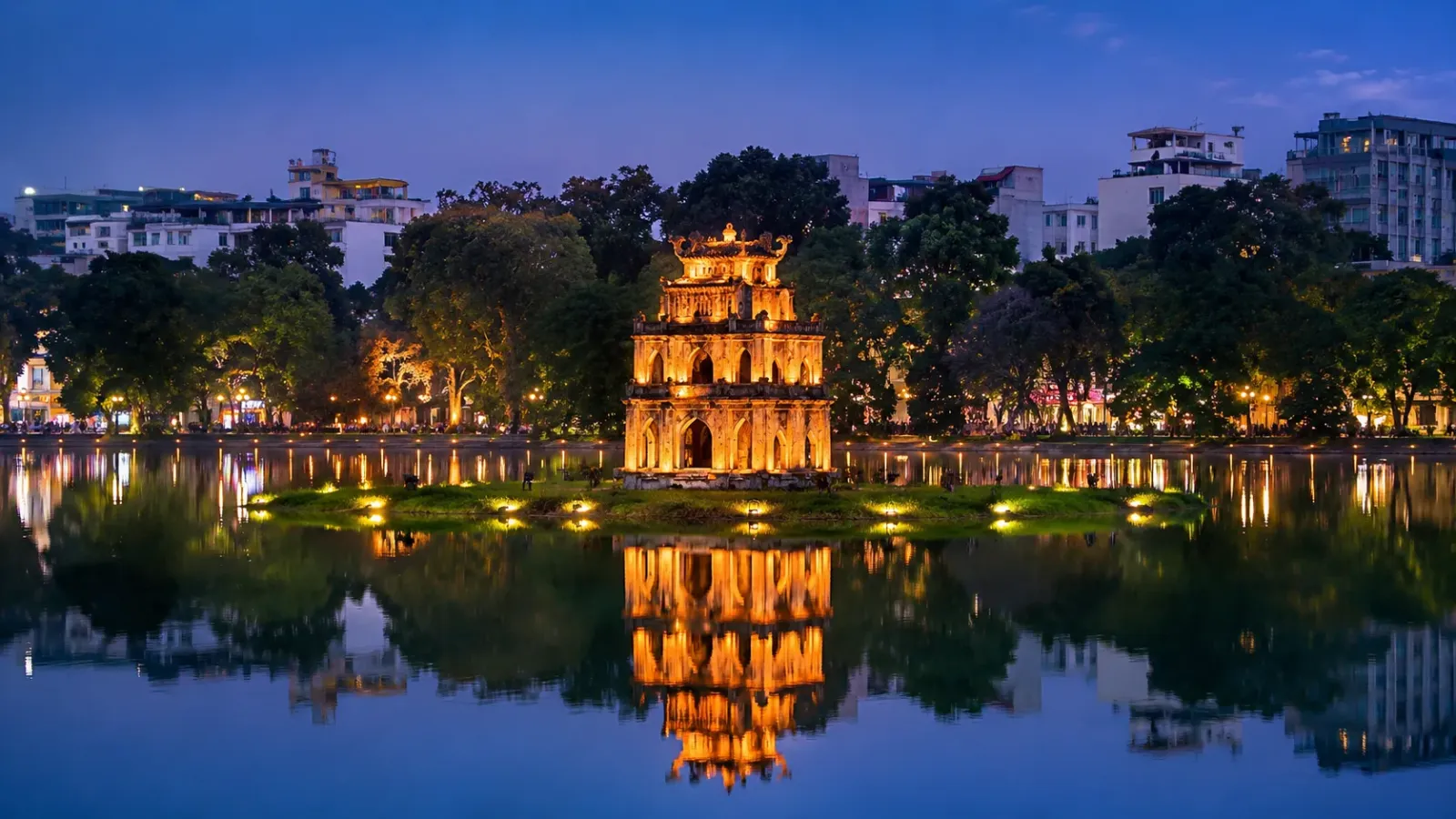 Hồ Hoàn Kiếm và khu phố cổ trong hành trình du lịch Hà Nội