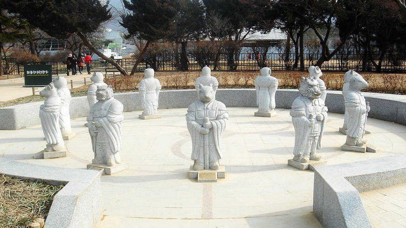Khu vực triển lãm ngoài trời của Bảo tàng Dân gian Quốc gia Hàn Quốc