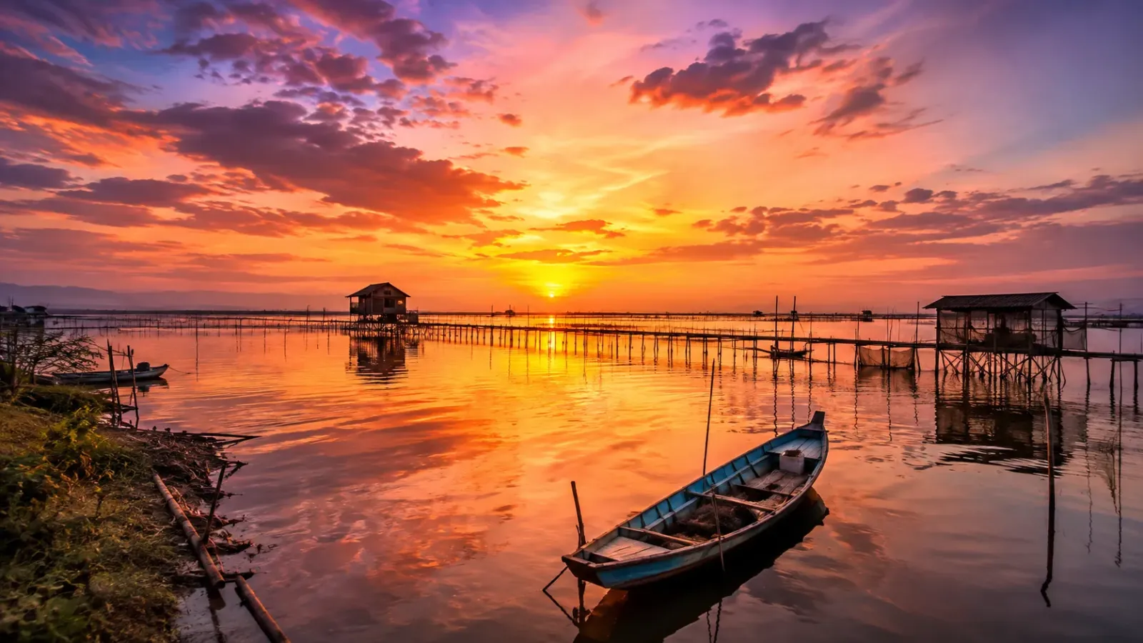Hoàng hôn trên hệ đầm phá Tam Giang Cầu Hai tại Huế