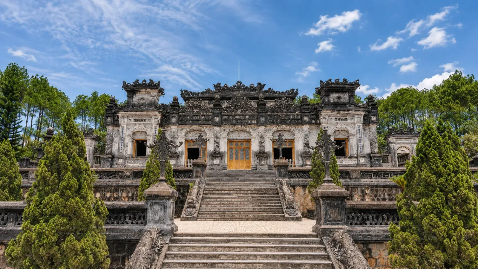 Kiến trúc lăng Khải Định tại Huế