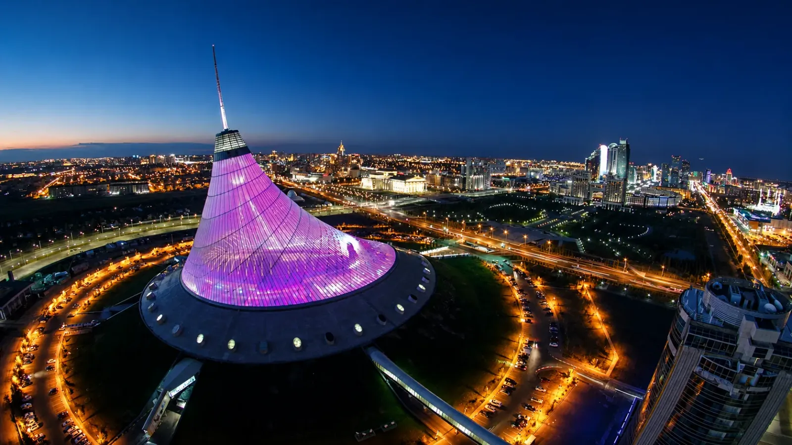 Khu trung tâm thủ đô Astana về đêm