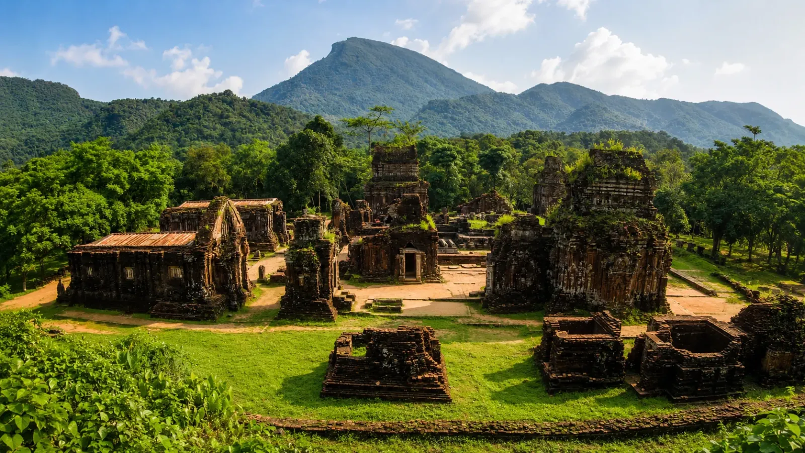 Các đền tháp Chăm tại thánh địa Mỹ Sơn Quảng