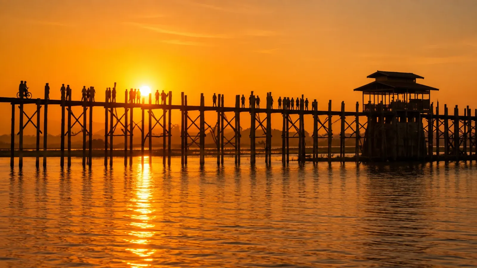 Cầu U Bein tại Amarapura gần Mandalay Myanmar