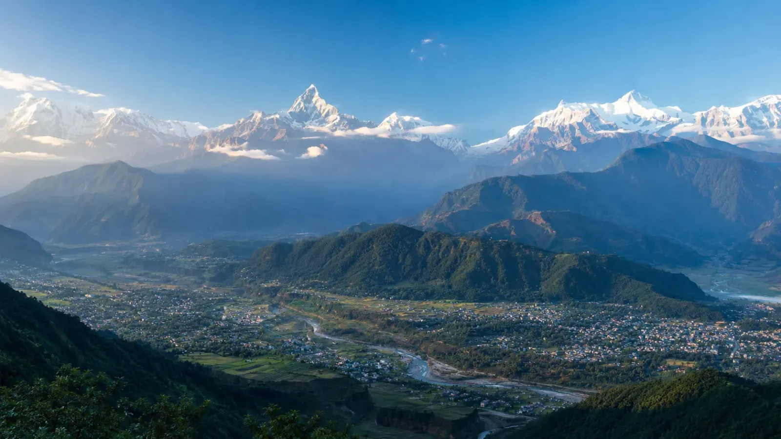 Dãy Annapurna nhìn từ khu vực Sarangkot gần Pokhara