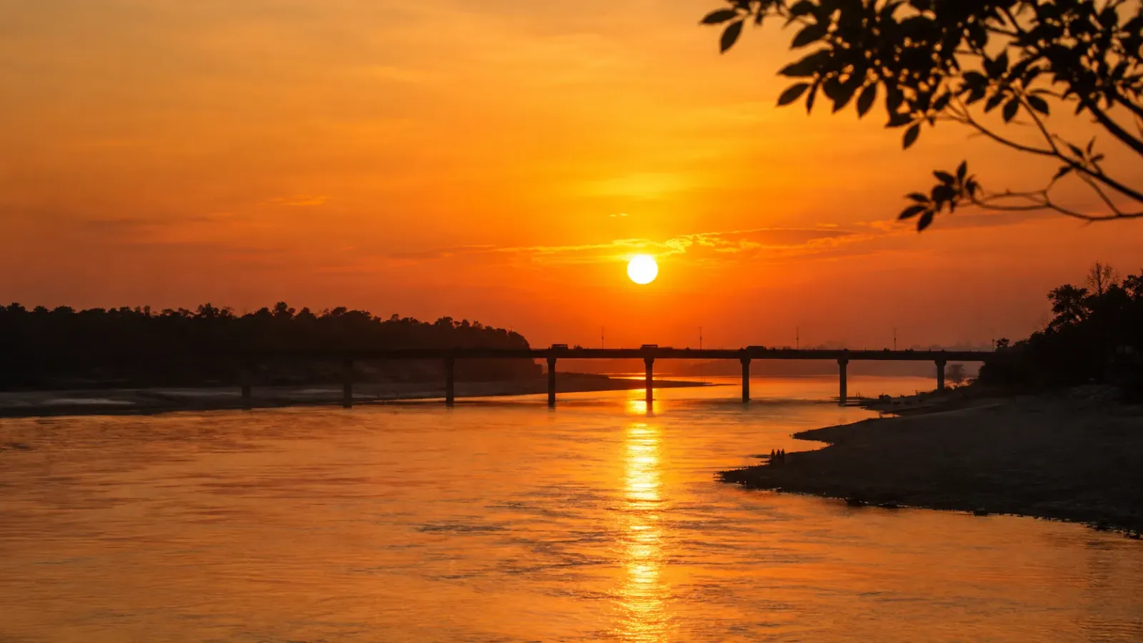 Sông Narayani chảy qua khu vực Vườn quốc gia Chitwan