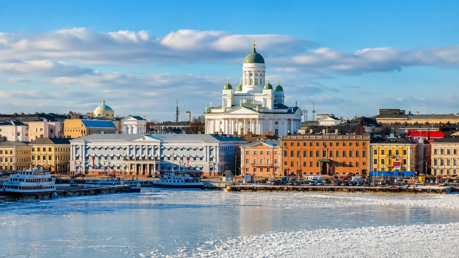 Thủ đô Helsinki bên bờ biển Baltic với kiến trúc đặc trưng của Phần Lan