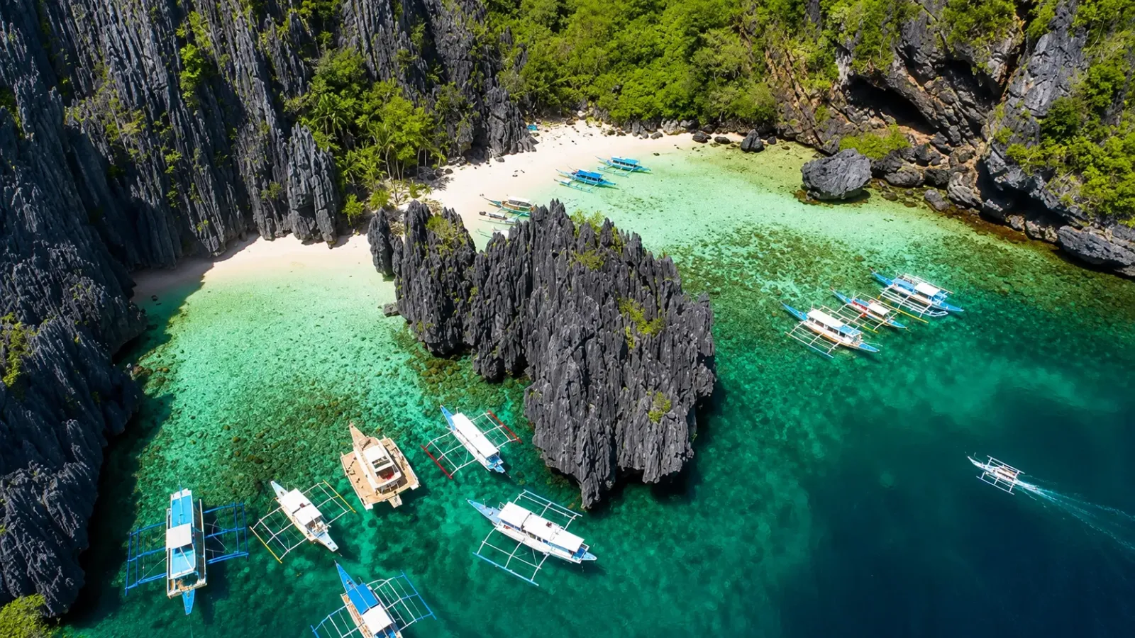 Đầm phá và núi đá vôi tại El Nido Palawan Philippines