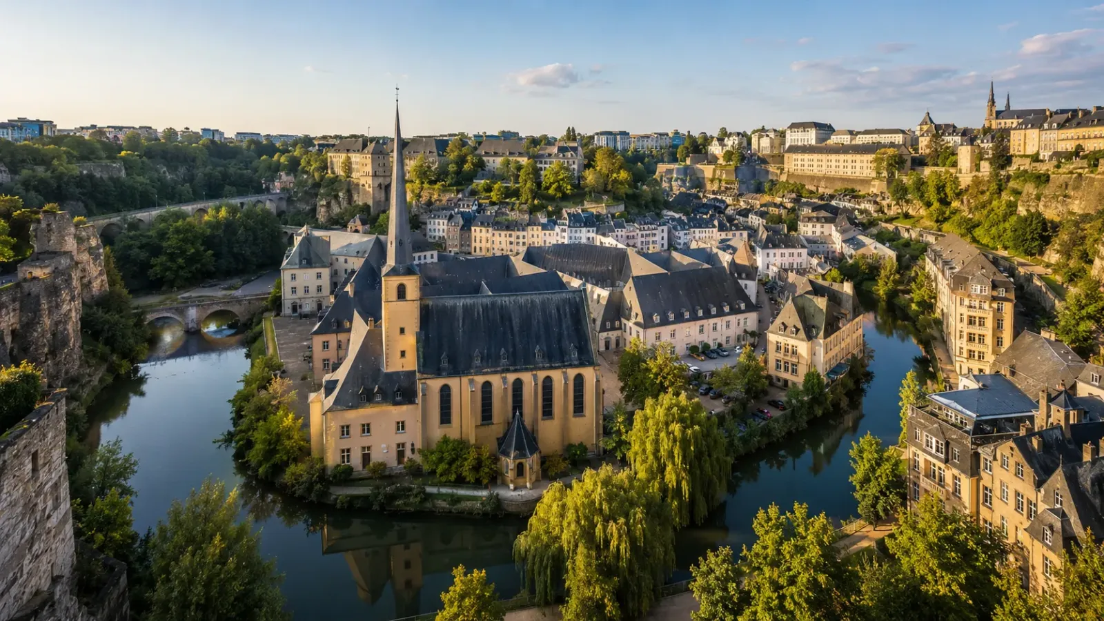 Toàn cảnh thành phố Luxembourg nhìn từ thung lũng