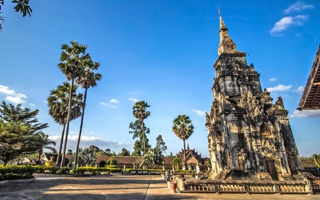 Trải nghiệm du lịch thành phố Savannakhet bình yên & cổ kính tại Lào