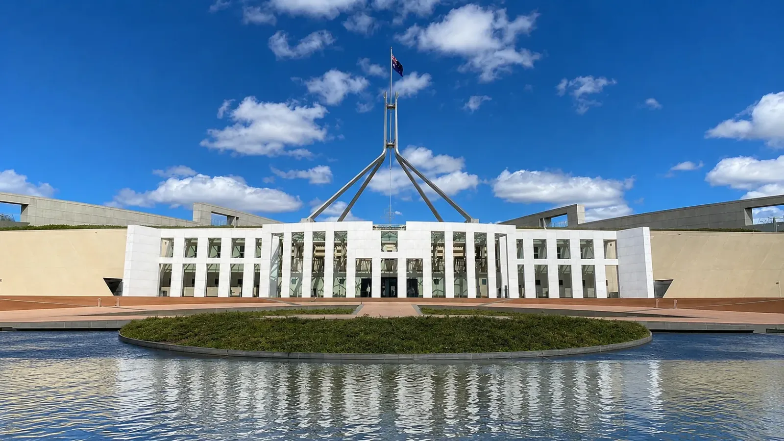 Parliament House và khu vực trung tâm thủ đô Canberra Úc