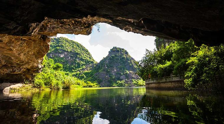 Cụm di tích hang Cò Tràng An