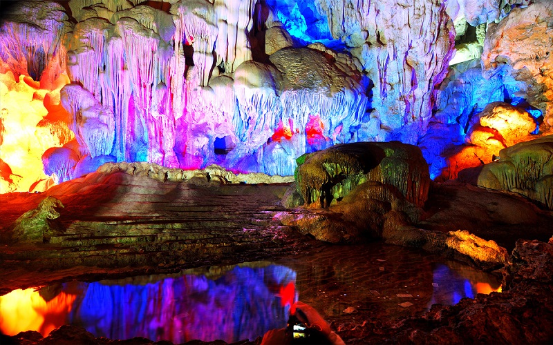 Hang Sửng Sốt là hang động đẹp nhất, độc đáo nhất ở Vịnh Hạ Long