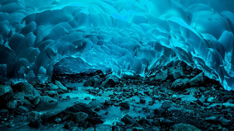 Hang động Mendenhall Glacier thay đổi hình dáng, kích thước và màu sắc theo thời gian