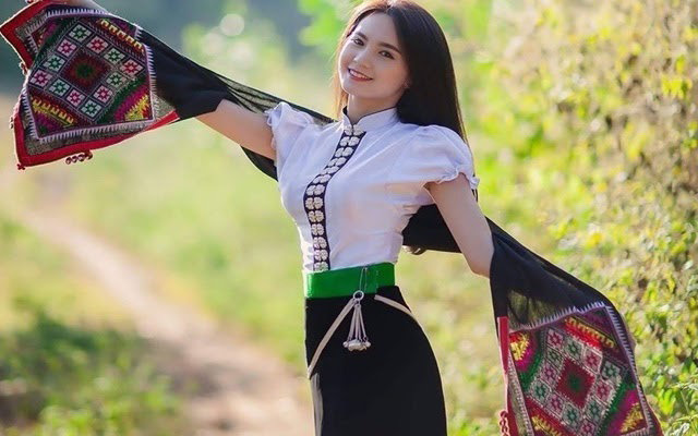 Hình ảnh người con gái Thái yểu điệu trong bộ trang phục truyền thống